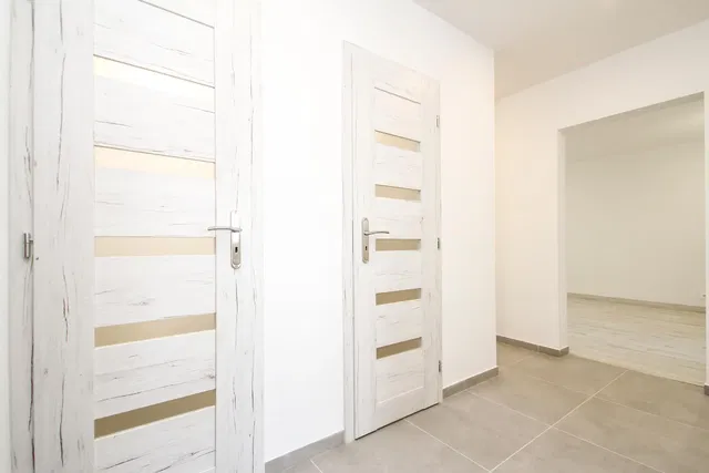 Küche; küchengeräte, holzboden, tageslicht, moderner stil