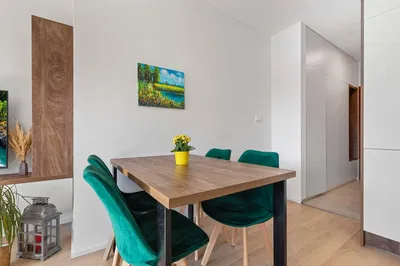 Küche; küchengeräte, holzboden, tageslicht, moderner stil