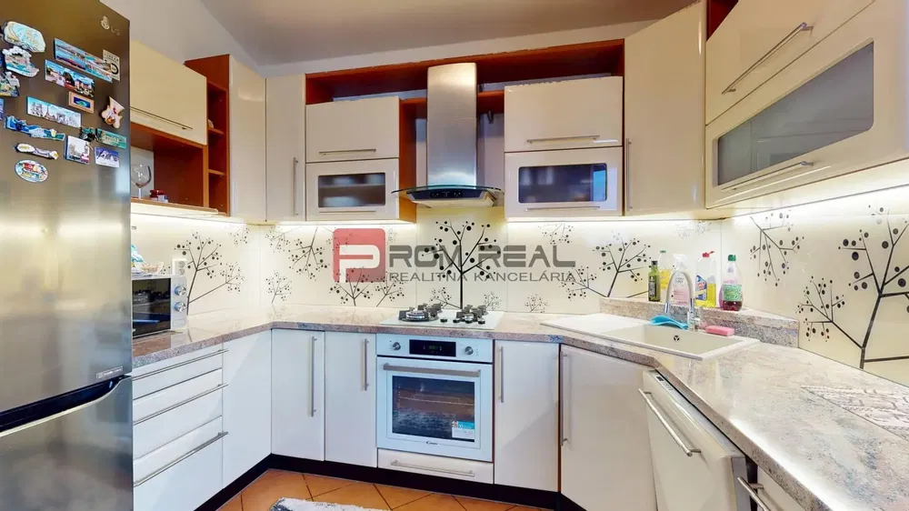 Küche; küchengeräte, holzboden, tageslicht, moderner stil