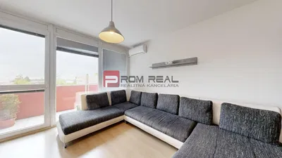 Κουζίνα; συσκευές κουζίνας, ξύλινο πάτωμα, φυσικό φως, μοντέρνο στυλ