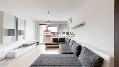 Κουζίνα; συσκευές κουζίνας, ξύλινο πάτωμα, φυσικό φως, μοντέρνο στυλ