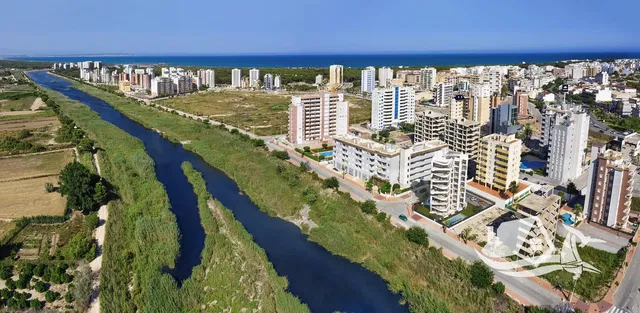 Cuisine; électroménager, parquet, lumière naturelle, style moderne