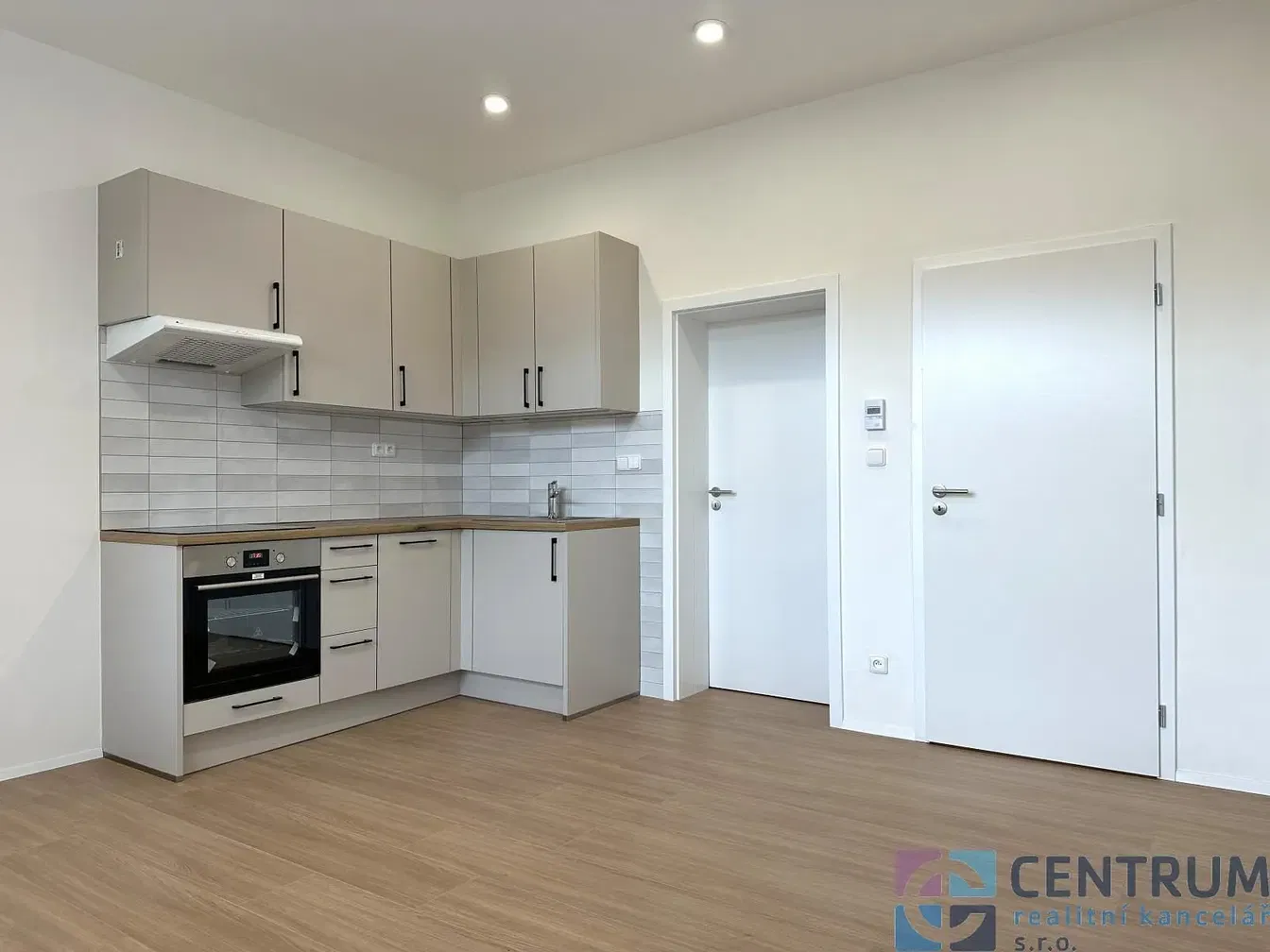 Küche; küchengeräte, holzboden, tageslicht, moderner stil