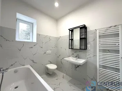 Wohnzimmer; holzboden, tageslicht, moderner stil