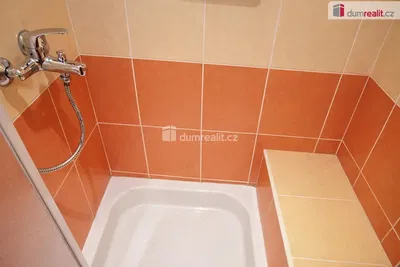 Kuchnia; sprzęt kuchenny, podłoga drewniana, światło dzienne, styl nowoczesny