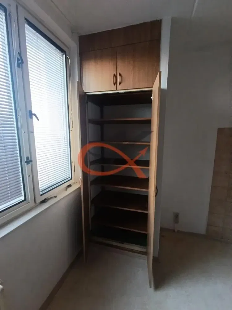 Cocina; electrodomésticos, suelo de madera, luz natural, estilo moderno