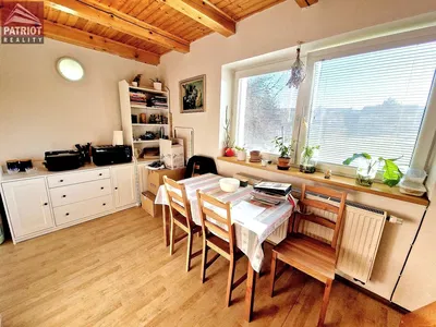 Obývací pokoj; výhled, přirozené světlo, moderní styl