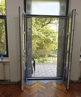 Küche; küchengeräte, holzboden, tageslicht, moderner stil