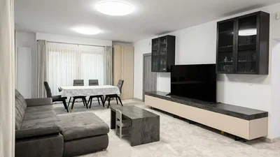 Küche; küchengeräte, holzboden, tageslicht, moderner stil
