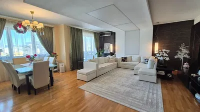 Cocina; electrodomésticos, suelo de baldosas, luz natural, estilo moderno