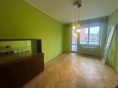 Кухня; кухненски уреди, дървен под, естествена светлина, модерен стил