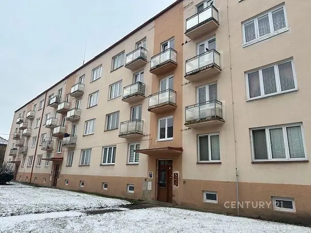 Кухня; кухненски уреди, дървен под, естествена светлина, модерен стил