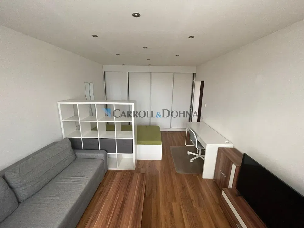 Cuisine; électroménager, parquet, lumière naturelle, style moderne