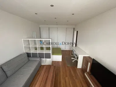 Cuisine; électroménager, parquet, lumière naturelle, style moderne