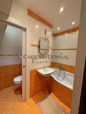 Salon; parquet, lumière naturelle, style moderne