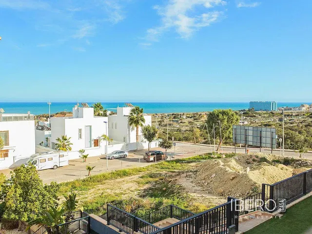 Cuisine; électroménager, parquet, lumière naturelle, style moderne