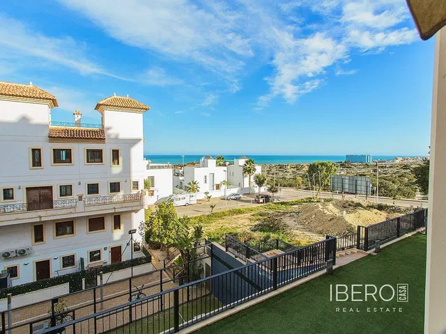 Cuisine; électroménager, parquet, lumière naturelle, style moderne