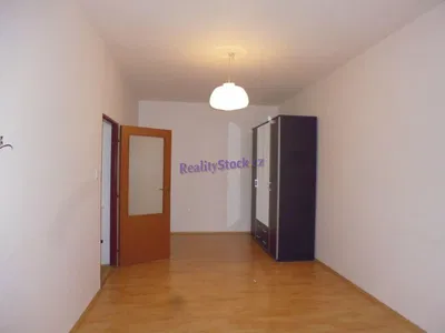 Living room; wood floor, natural light, modern style