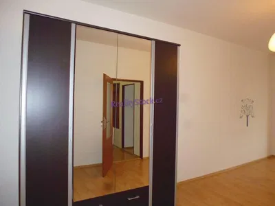 Living room; wood floor, natural light, modern style