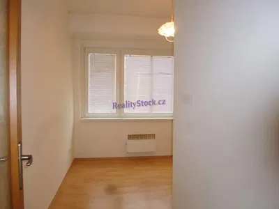 Living room; wood floor, natural light, modern style
