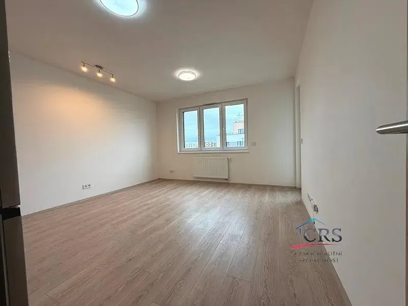 Wohnzimmer; holzboden, tageslicht, moderner stil