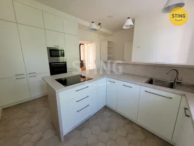 Küche; küchengeräte, holzboden, tageslicht, moderner stil