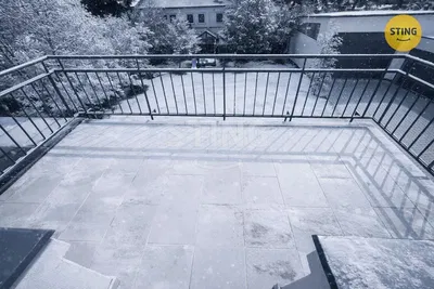 Küche; küchengeräte, holzboden, tageslicht, moderner stil