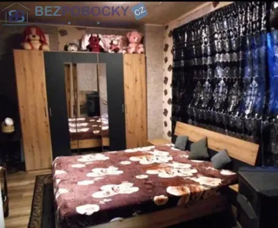 Хол; дървен под, естествена светлина, модерен стил