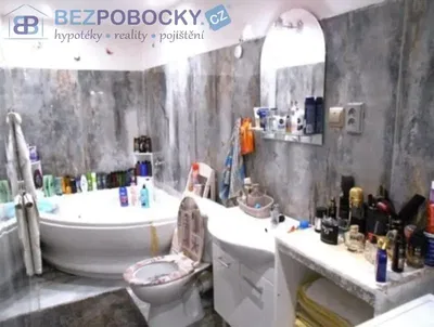 Кухня; кухненски уреди, дървен под, естествена светлина, модерен стил