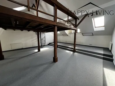 Cozinha; eletrodomésticos, chão de madeira, luz natural, estilo moderno