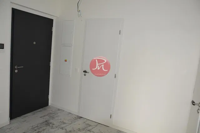 Küche; küchengeräte, holzboden, tageslicht, moderner stil