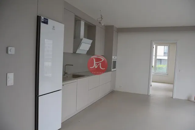 Küche; küchengeräte, holzboden, tageslicht, moderner stil