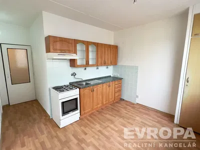 Küche; küchengeräte, holzboden, tageslicht, moderner stil