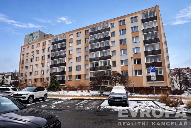 Keuken; keukenapparatuur, houten vloer, natuurlijk licht, moderne stijl