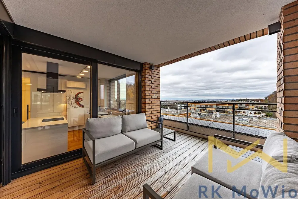 Хол; дървен под, естествена светлина, модерен стил