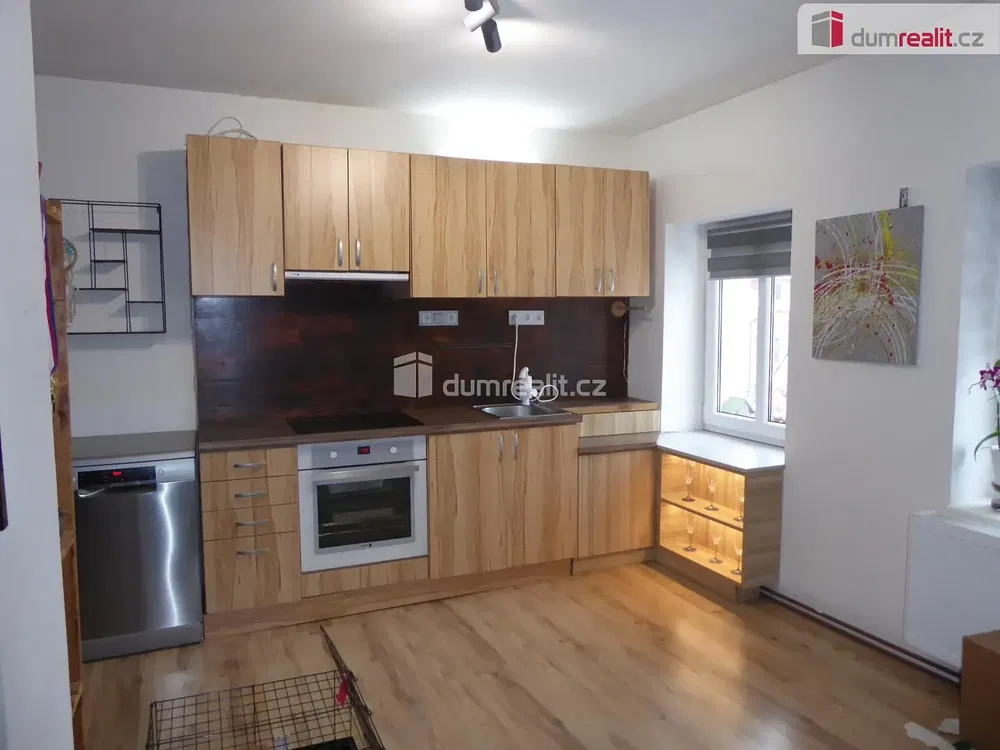 Wohnzimmer; holzboden, tageslicht, moderner stil