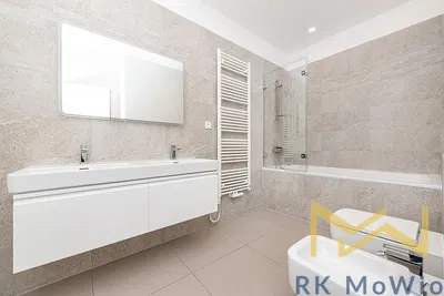 Кухня; кухненски уреди, дървен под, естествена светлина, модерен стил