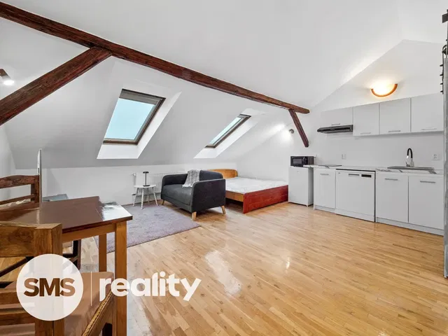 Dnevna soba; drveni pod, prirodno svjetlo, moderni stil