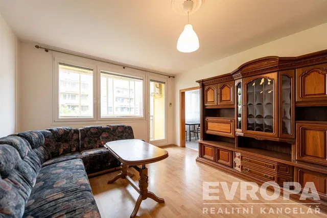 Κουζίνα; συσκευές κουζίνας, ξύλινο πάτωμα, φυσικό φως, μοντέρνο στυλ