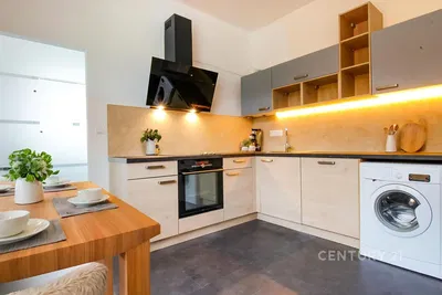 Кухня; кухненски уреди, плочки, естествена светлина, модерен стил