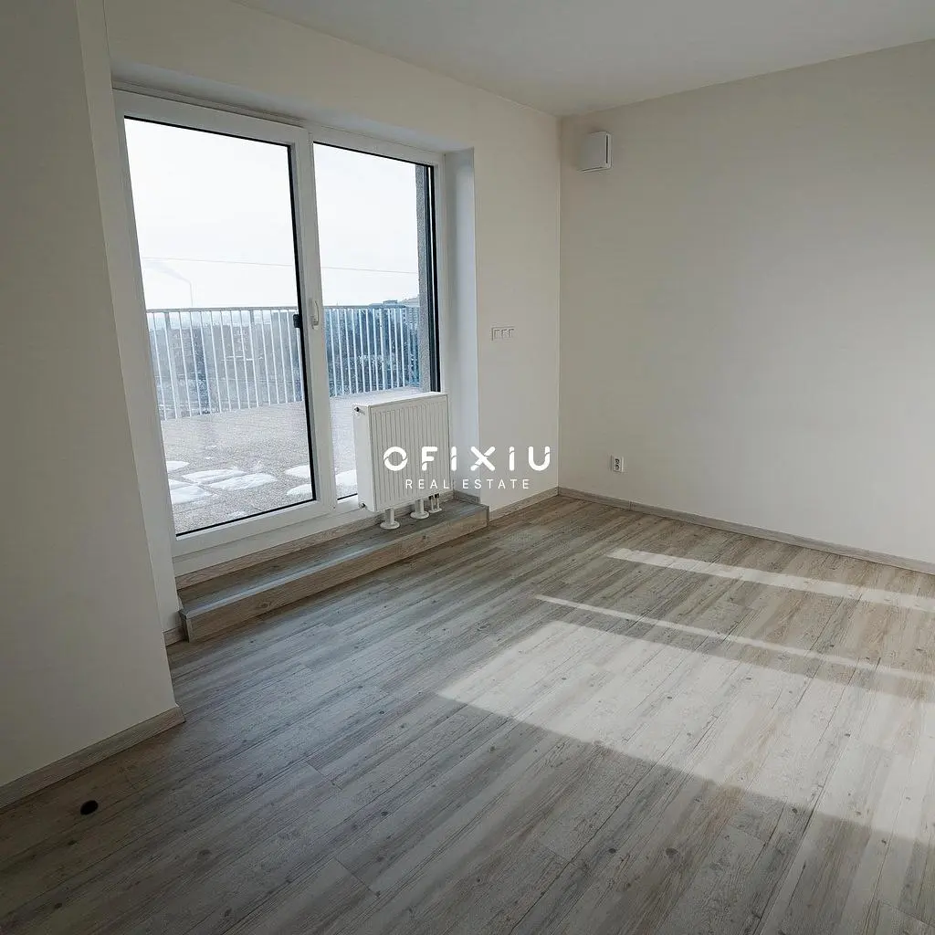 Кухня; кухненски уреди, дървен под, естествена светлина, модерен стил