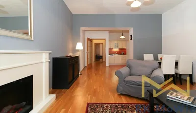 Salon; podłoga drewniana, światło dzienne, styl nowoczesny