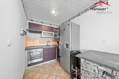 Хол; дървен под, естествена светлина, модерен стил