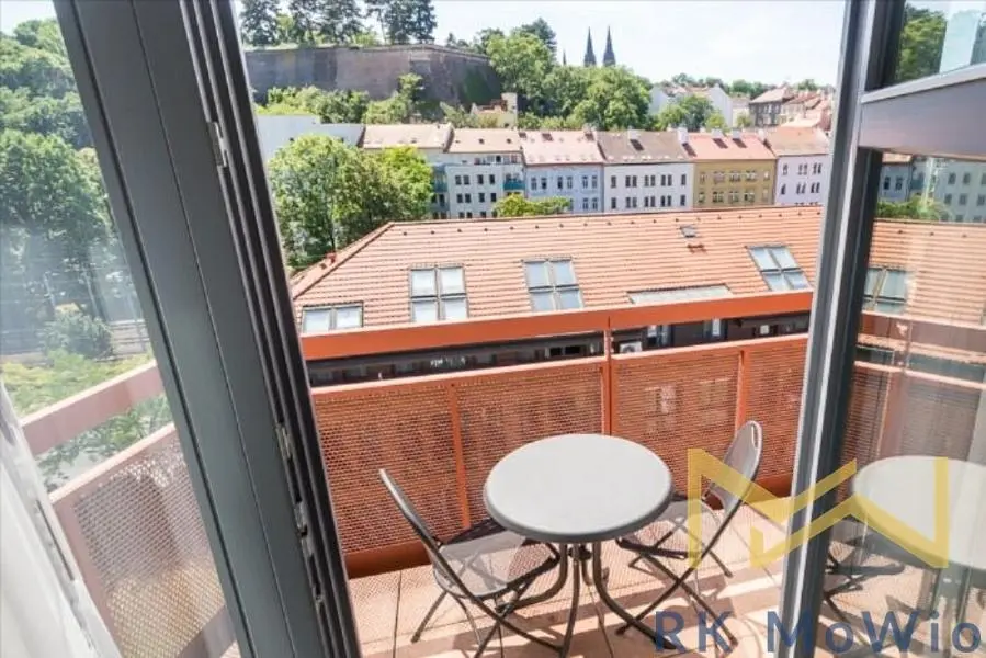 Cocina; electrodomésticos, suelo de madera, luz natural, estilo moderno