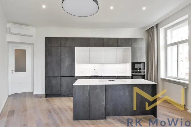Living room; wood floor, natural light, modern style