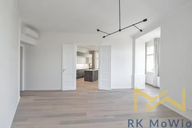 Living room; wood floor, natural light, modern style