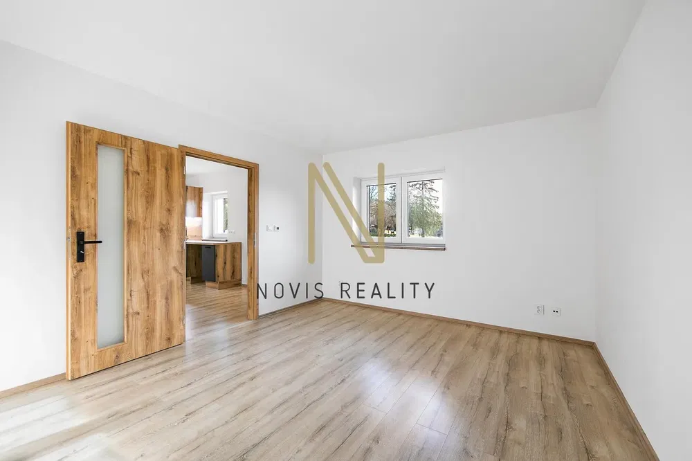 Küche; küchengeräte, holzboden, tageslicht, moderner stil