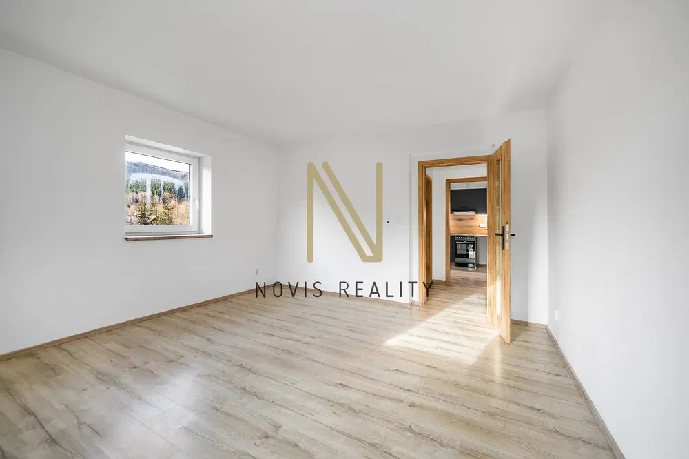 Küche; küchengeräte, holzboden, tageslicht, moderner stil