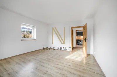 Küche; küchengeräte, holzboden, tageslicht, moderner stil