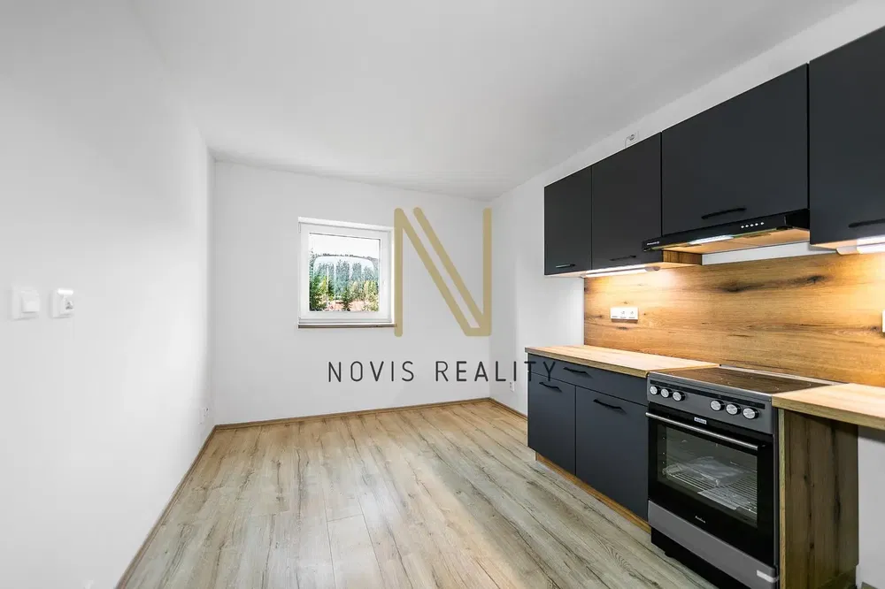 Wohnzimmer; holzboden, tageslicht, moderner stil